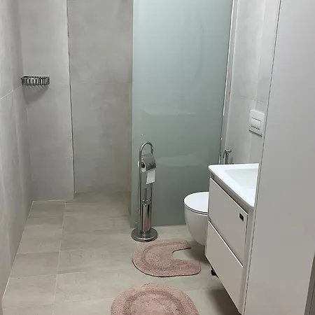 Apartament Oasis With Garage, Shkembi I Kavajes, 200 M From The Durrës