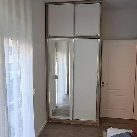 Appartement Oasis With Garage, Shkembi I Kavajes, 200 M From The Durrës
