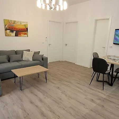 Oasis With Garage, Shkembi I Kavajes, 200 M From The Appartamento
