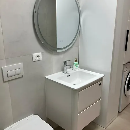 Appartamento Oasis With Garage, Shkembi I Kavajes, 200 M From The