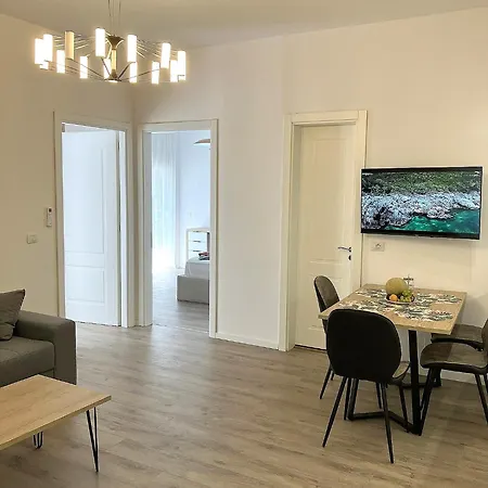 Oasis With Garage, Shkembi I Kavajes, 200 M From The Appartamento Durrës