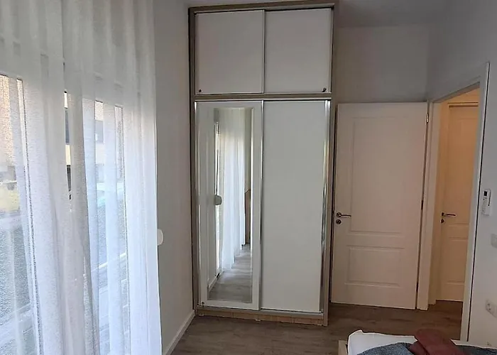 아파트 Oasis With Garage, Shkembi I Kavajes, 200 M From The Durrës