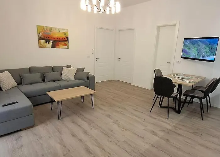 Oasis With Garage, Shkembi I Kavajes, 200 M From The 아파트