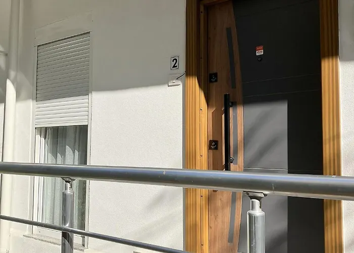 아파트 Oasis With Garage, Shkembi I Kavajes, 200 M From The Durrës